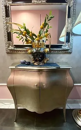 Hotel Scilla מלון
