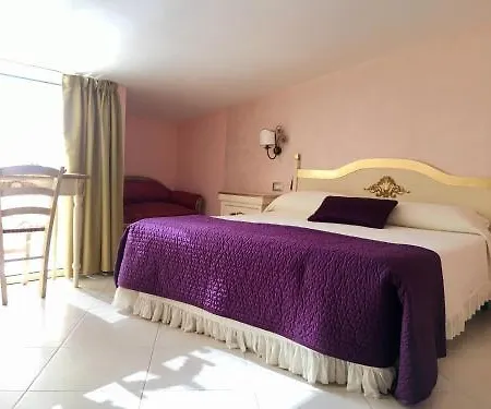 Hotel Scilla מלון שילה
