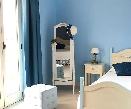 מלון Hotel Scilla 3*