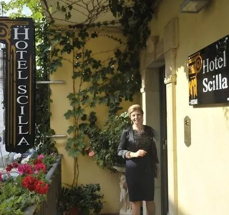 Hotel Scilla מלון 3*