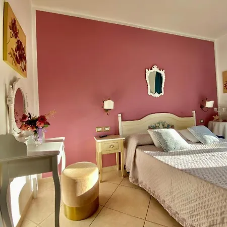מלון Hotel Scilla 3*