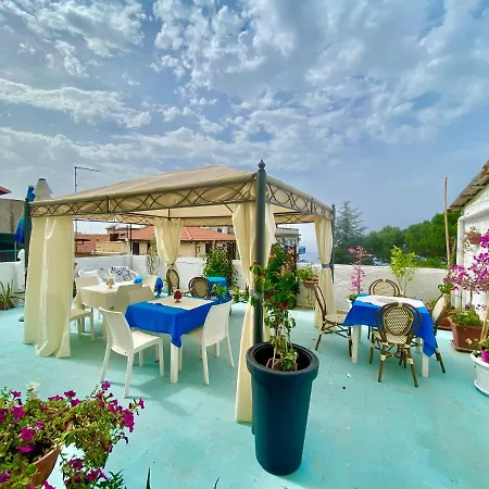 מלון Hotel Scilla 3*