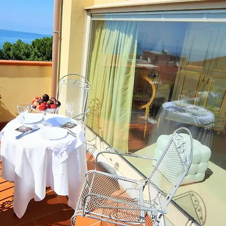 מלון Hotel Scilla