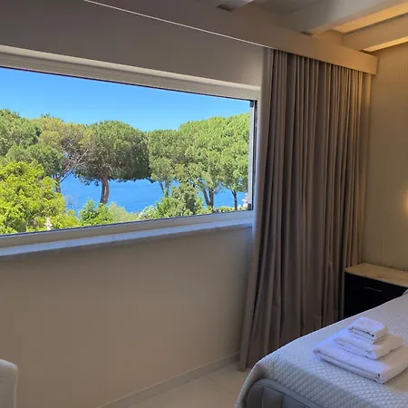 מלון Hotel Scilla 3*