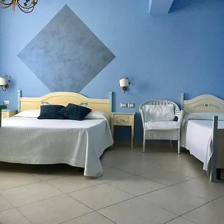Hotel Scilla 3* שילה