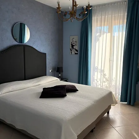 Hotel Scilla מלון 3*