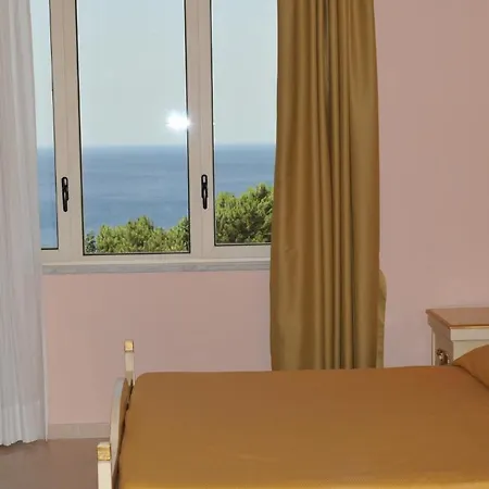 Hotel Scilla שילה