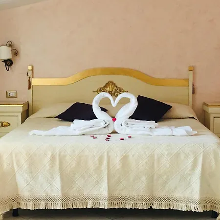 Hotel Scilla 3* שילה