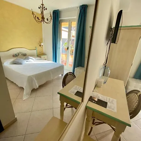 מלון Hotel Scilla שילה