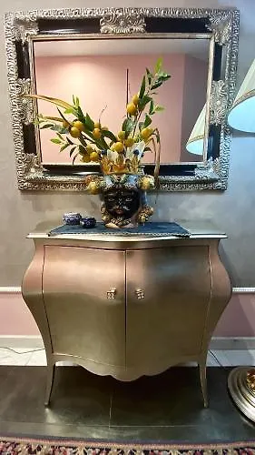 Hotel Scilla מלון