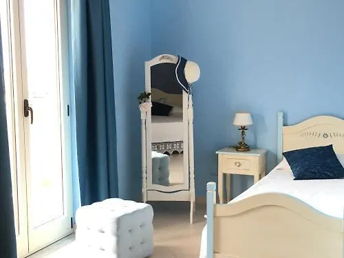 מלון Hotel Scilla 3*