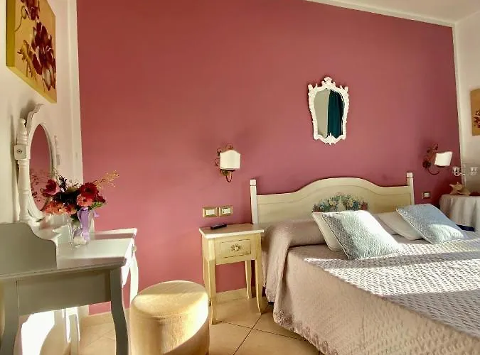 מלון Hotel Scilla 3*