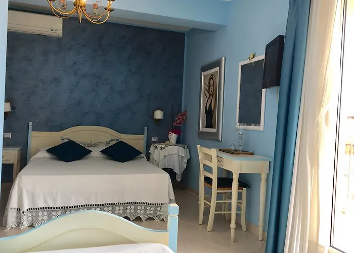 Hotel Scilla 3* שילה