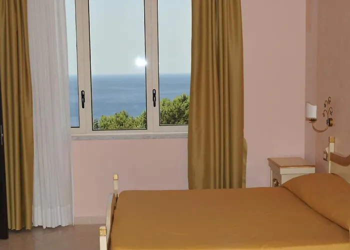 Hotel Scilla שילה